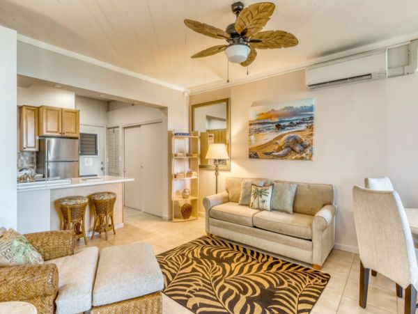 Lahaina Vacation Condo With Communal Pool & Tennis Court