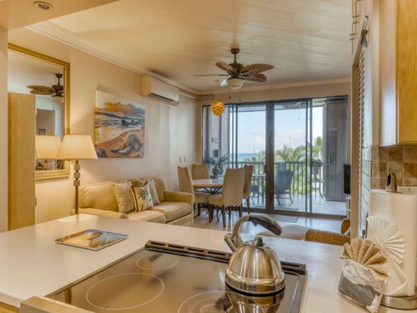 Lahaina Vacation Condo With Communal Pool & Tennis Court