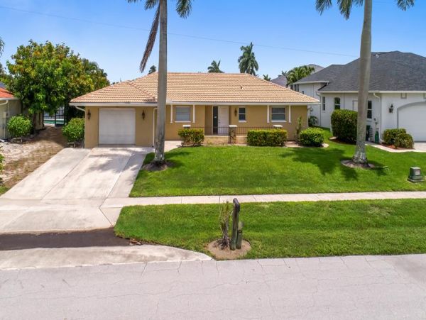 Marco Island Waterfront Home Sleeps 6 Guests