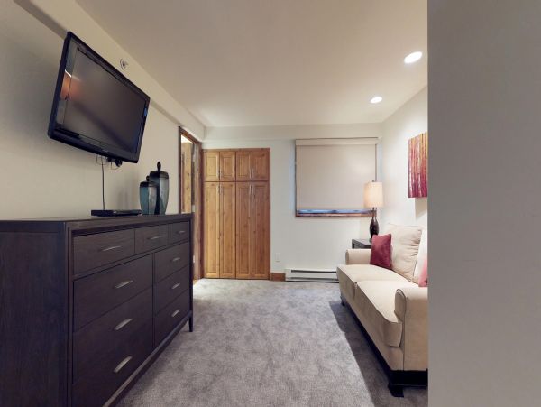 Vail Vacation Condo Sleeps 8 Guests Walk to Ski Lifts