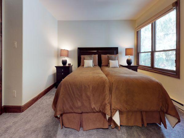Vail Vacation Condo Sleeps 8 Guests Walk to Ski Lifts