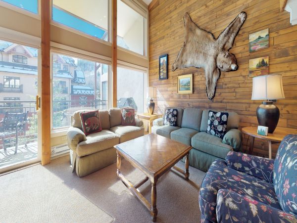 Vail Vacation Condo Sleeps 6 Guests Walk to Ski Lifts