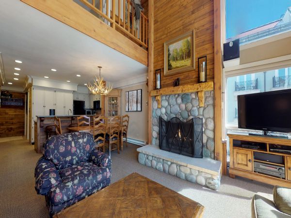 Vail Vacation Condo Sleeps 6 Guests Walk to Ski Lifts
