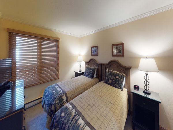 Vail Luxury Three Bedroom Vacation Condo Walk to Lift