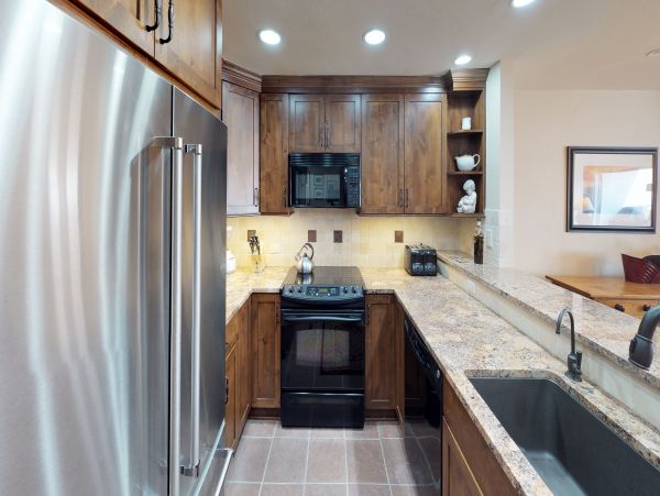 Vail Luxury Three Bedroom Vacation Condo Walk to Lift