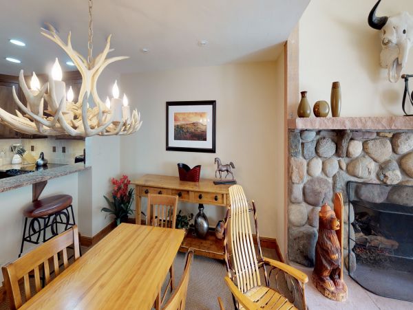 Vail Luxury Three Bedroom Vacation Condo Walk to Lift