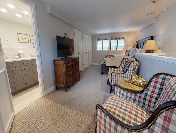 Vail Luxury Vacation Rental Condo 3 Bedrooms Walk to Lifts