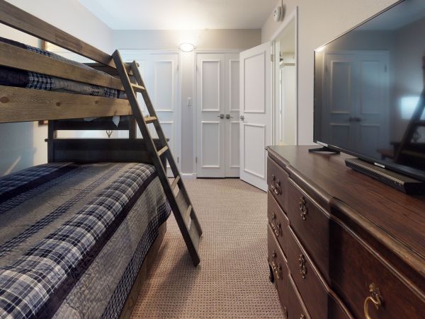 Vail Luxury Vacation Rental Condo 3 Bedrooms Walk to Lifts