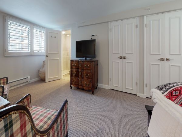 Vail Luxury Vacation Rental Condo 3 Bedrooms Walk to Lifts