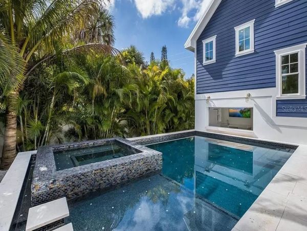 Holmes Beach Vacation Home Sleeps 8 Guests