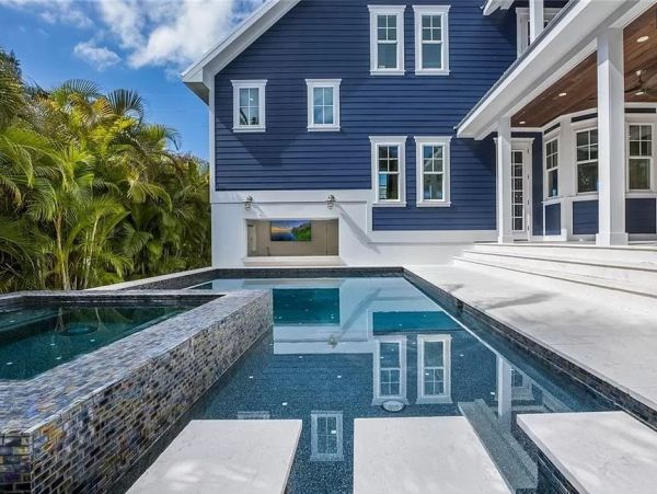 Holmes Beach Vacation Home Sleeps 8 Guests