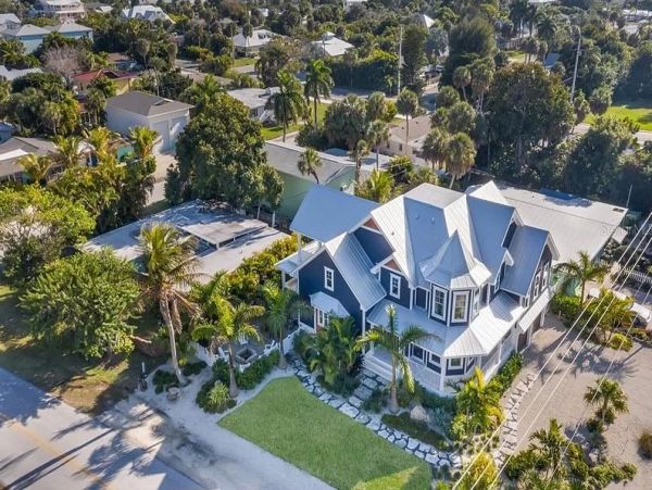 Holmes Beach Vacation Home Sleeps 8 Guests