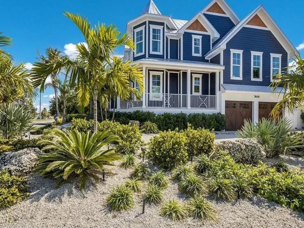 Holmes Beach Vacation Home Sleeps 8 Guests