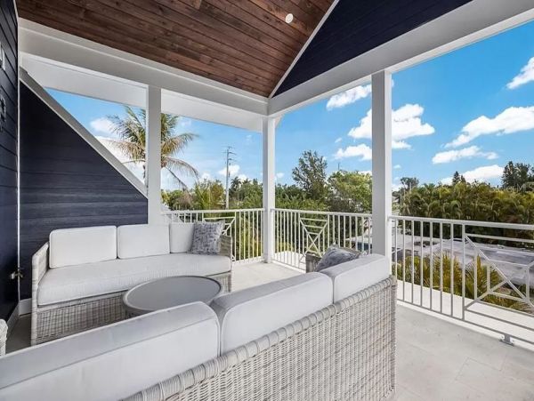 Holmes Beach Vacation Home Sleeps 8 Guests