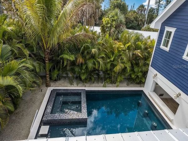 Holmes Beach Vacation Home Sleeps 8 Guests