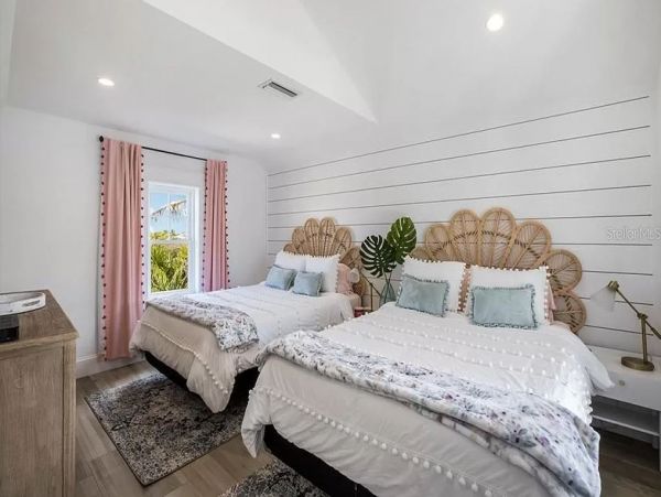 Holmes Beach Vacation Home Sleeps 8 Guests