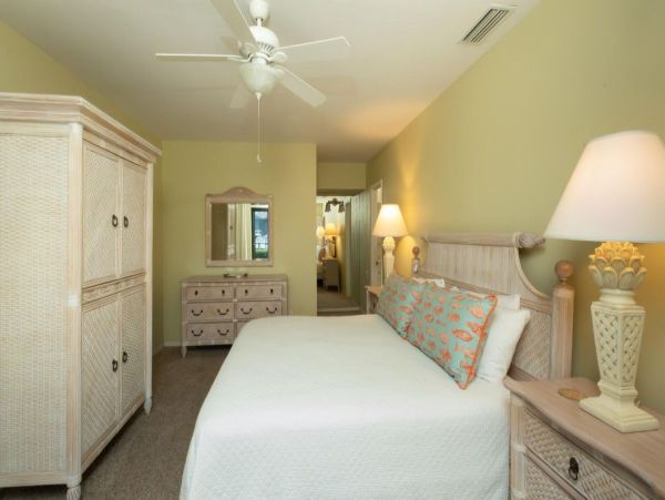 Three Bedroom Canal Front Home with Private Pool and Spa