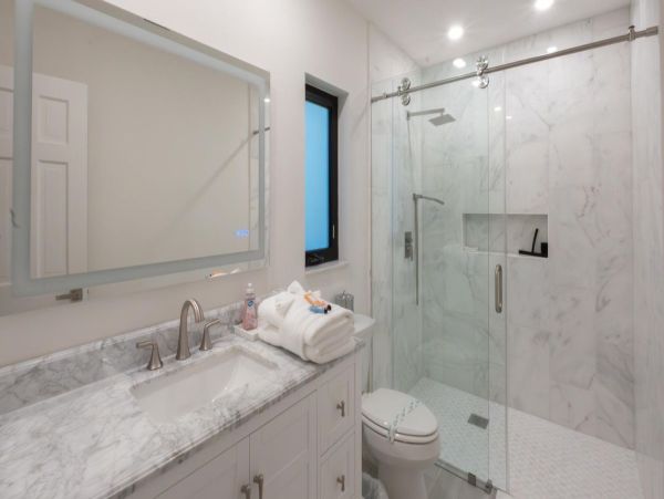 Three Bedroom Canal Front Home with Private Pool and Spa