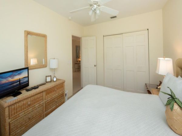 Three Bedroom Canal Front Home with Private Pool and Spa