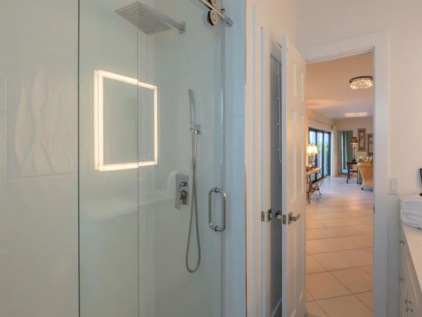 Three Bedroom Canal Front Home with Private Pool and Spa