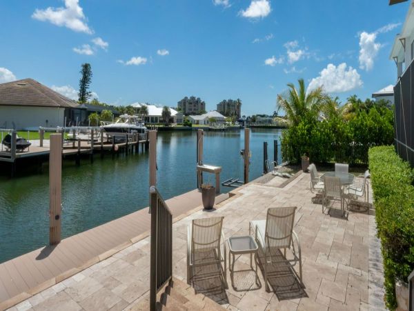 Three Bedroom Canal Front Home with Private Pool and Spa