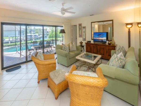 Three Bedroom Canal Front Home with Private Pool and Spa