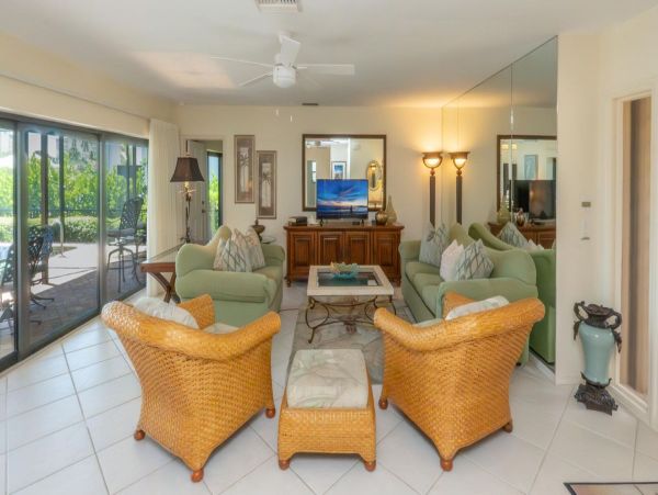 Three Bedroom Canal Front Home with Private Pool and Spa
