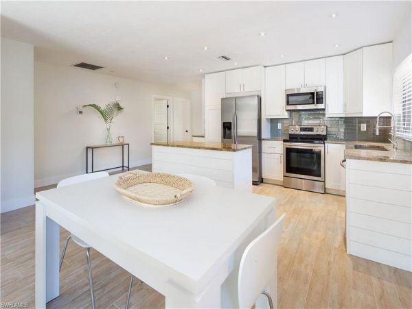 Naples Vacation Pool Home Sleeps 6 Guests Walk to Beach