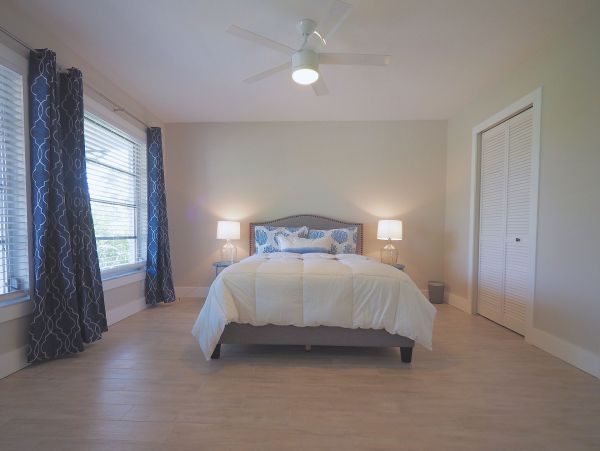 Naples Vacation Pool Home Sleeps 6 Guests Walk to Beach