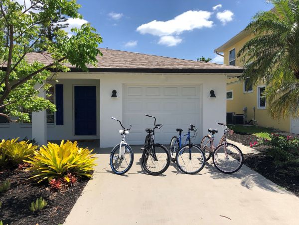 Naples Vacation Pool Home Sleeps 6 Guests Walk to Beach