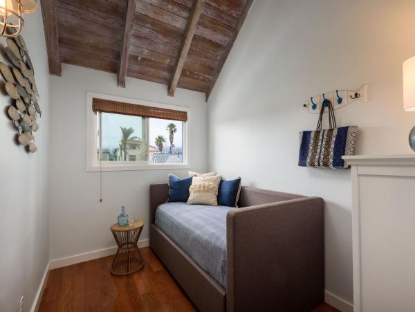 Two Bedroom Vacation Rental Sleeps Five Guests Walk to Beach