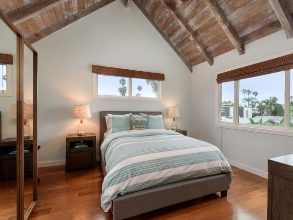 Two Bedroom Vacation Rental Sleeps Five Guests Walk to Beach