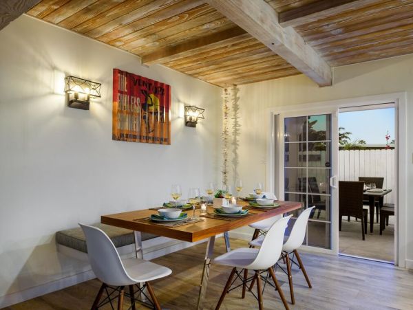 Two Bedroom Vacation Rental Sleeps Five Guests Walk to Beach
