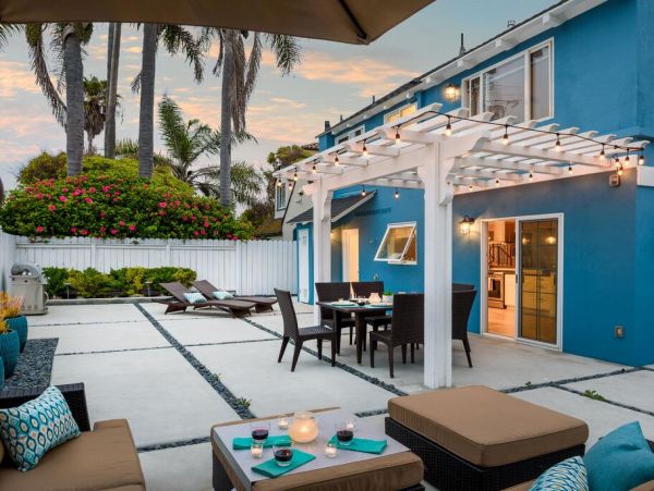 Two Bedroom Vacation Rental Sleeps Five Guests Walk to Beach