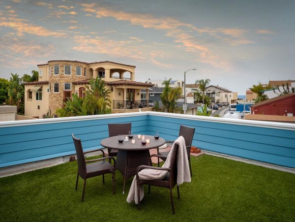 Two Bedroom Vacation Rental Sleeps Five Guests Walk to Beach