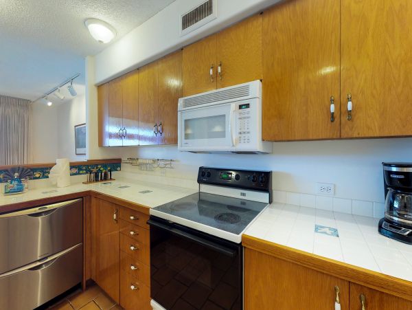 Ka’anapali Vacation Rental Maui Condo with Pool, Hot Tub & Beach Access