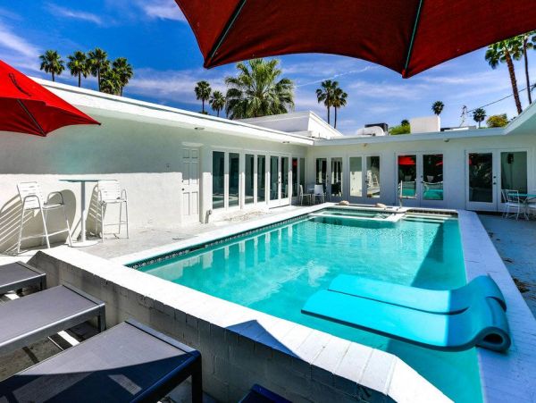 Palm Springs Luxury Five Bedroom Rental Home with Pool