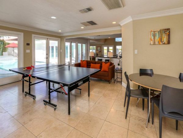 Palm Springs Luxury Five Bedroom Rental Home with Pool