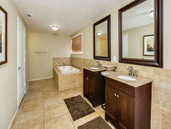 Palm Springs Luxury Five Bedroom Rental Home with Pool