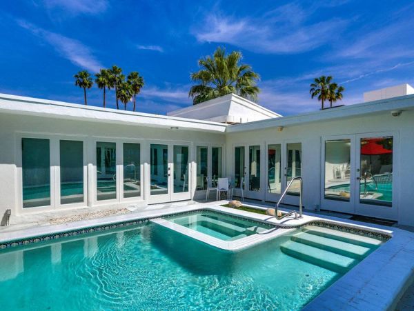 Palm Springs Luxury Five Bedroom Rental Home with Pool