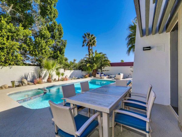 Palm Springs Five Bedroom Rental Home with Pool & Spa