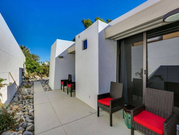 Palm Springs Five Bedroom Rental Home with Pool & Spa
