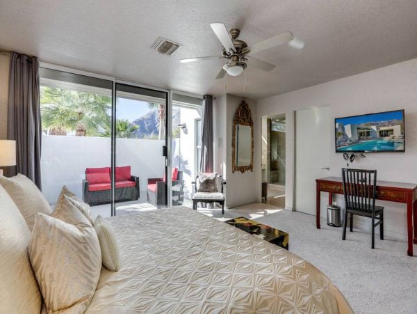 Palm Springs Five Bedroom Rental Home with Pool & Spa