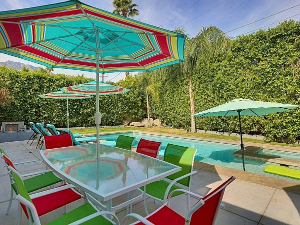 Palm Springs Vacation Pool Home Sleeps 10 Guests