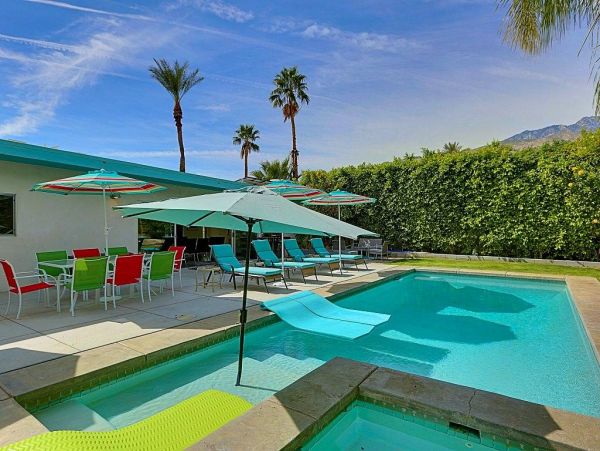 Palm Springs Vacation Pool Home Sleeps 10 Guests