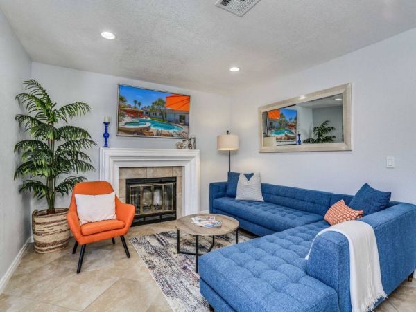 Palm Springs 5 Bedroom Family Home with Fire-Pit, Pool & Spa