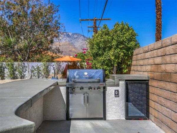 Palm Springs 5 Bedroom Family Home with Fire-Pit, Pool & Spa