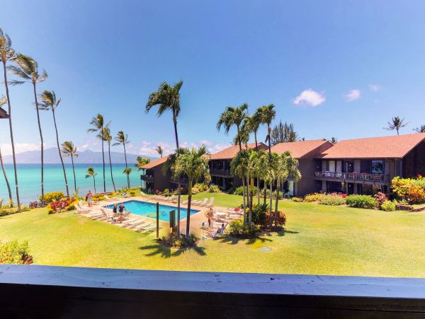 LAHAINA OCEANFRONT 2 BEDROOM CONDO