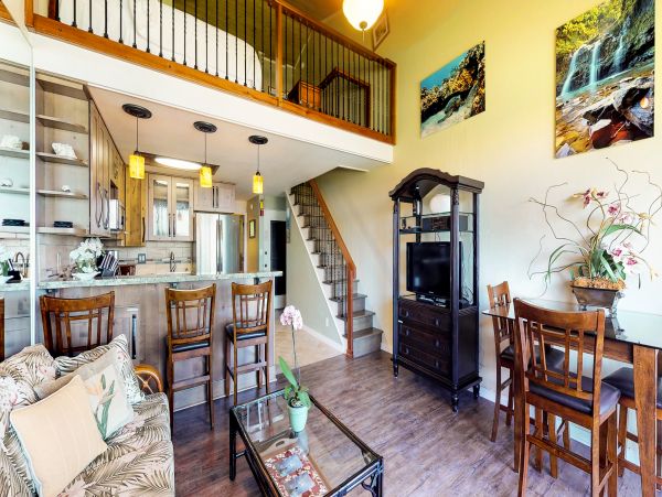 LAHAINA OCEANFRONT 2 BEDROOM CONDO