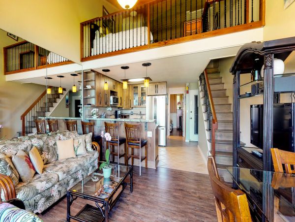LAHAINA OCEANFRONT 2 BEDROOM CONDO